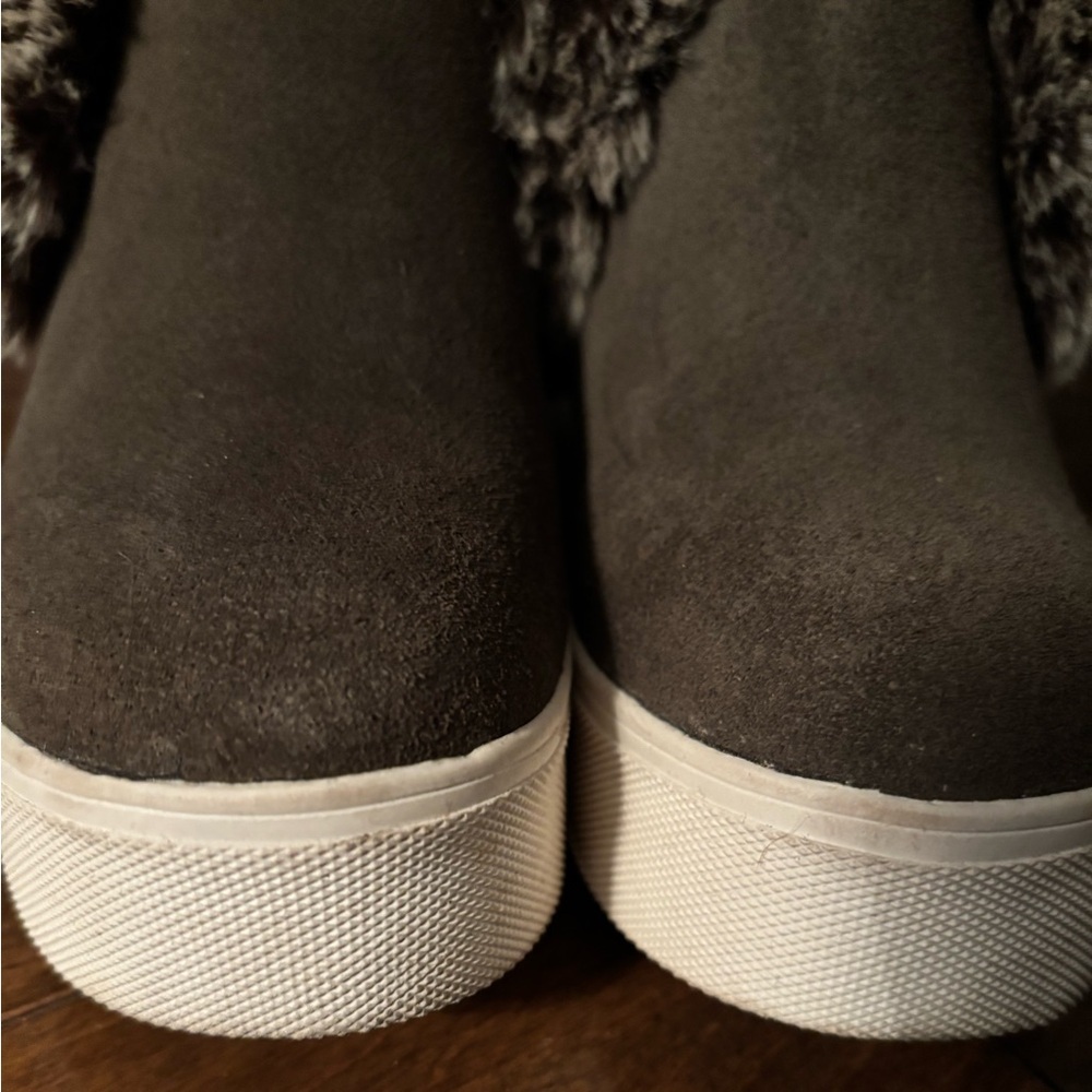 J Slides Faux Fur Trim Slip-On Women's Boot Sneakers - Picture 3 of 9